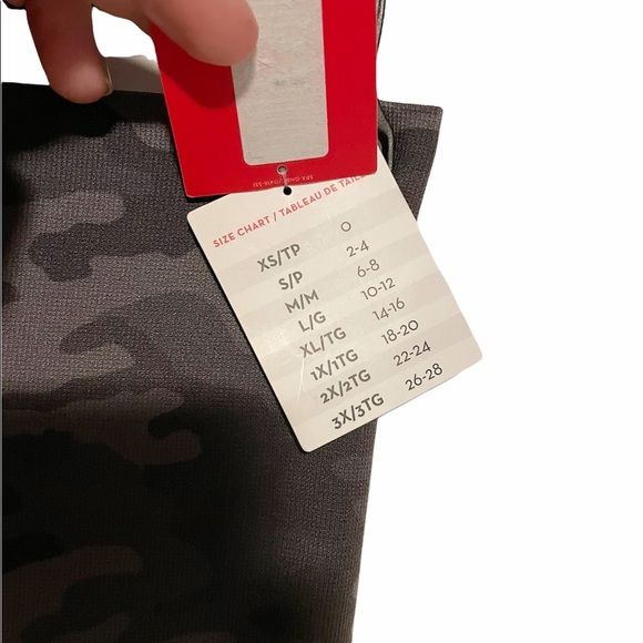 SPANX Look At Me Now Seamless Cropped Leggings NWT - Picture 6 of 8